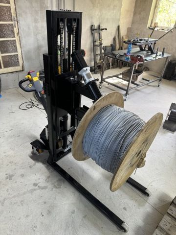 Wi-FLip - stroj pro otáčení kabelových bubnů