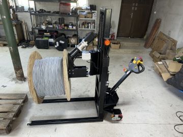 Wi-FLip - stroj pro otáčení kabelových bubnů